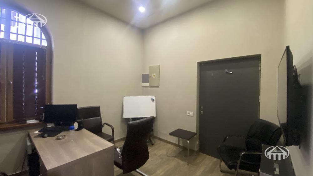 Գրասենյակ · 324 մ² · Կենտրոն