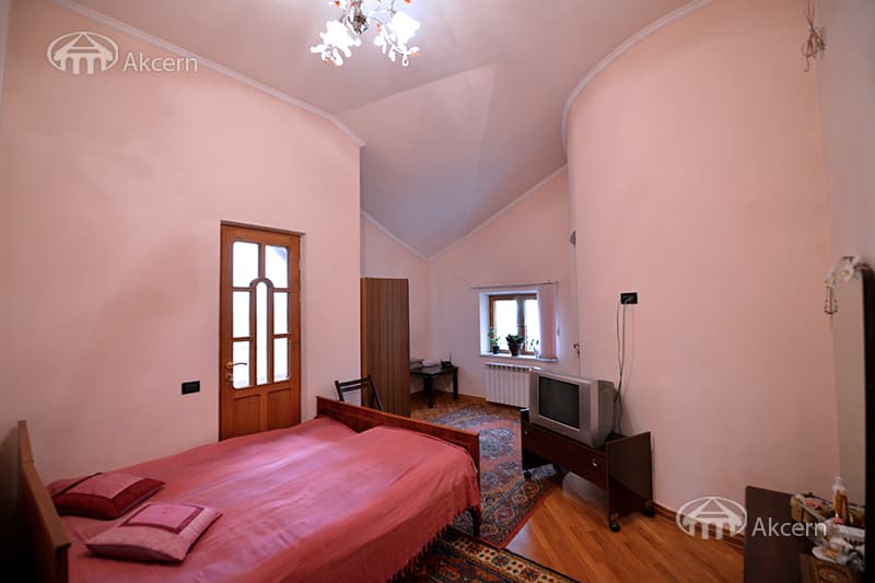 Особняк · 9 комн. · 680 м² · Арабкир