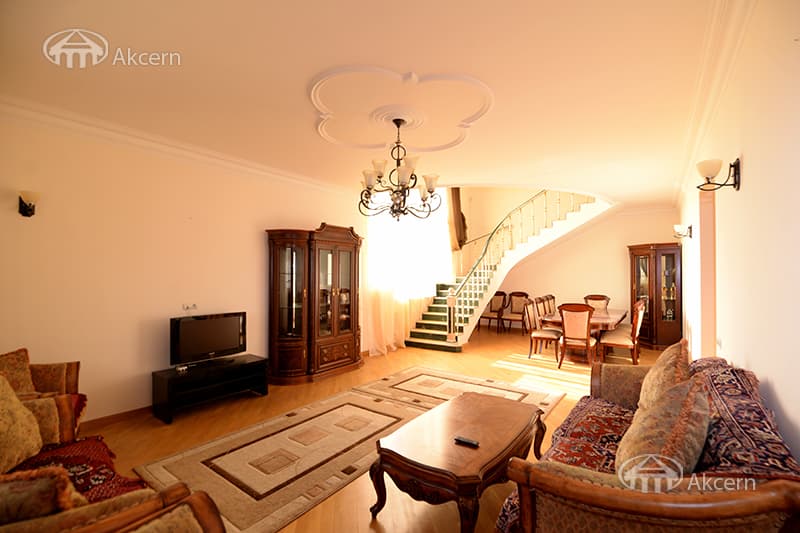 Особняк · 4 комн. · 240 м² · Аджапняк