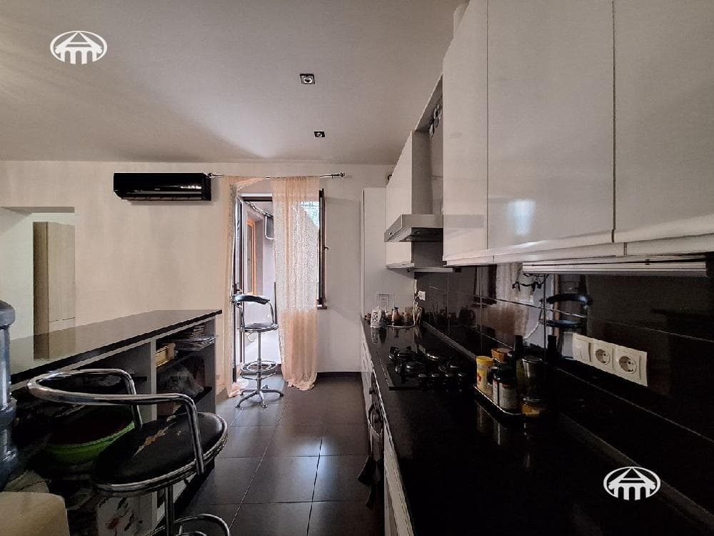 Apartment · 3 rooms · 76 m² · Kentron