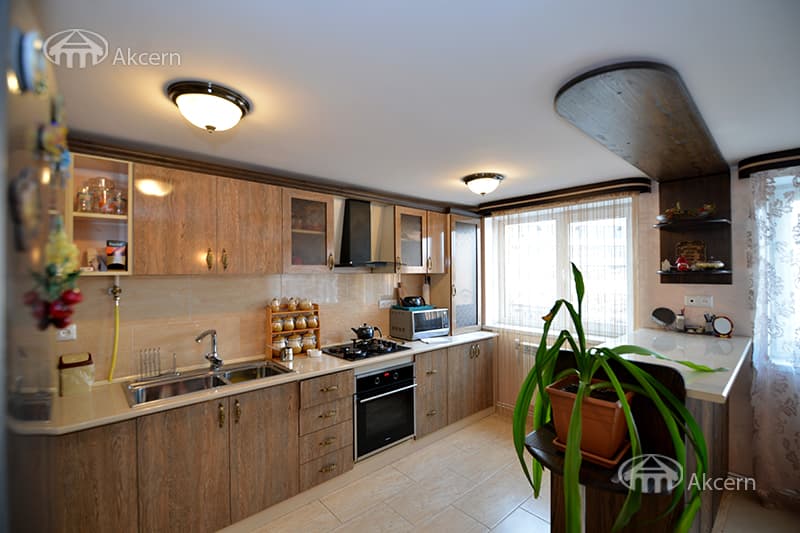 Apartment · 3 rooms · 103 m² · Kentron