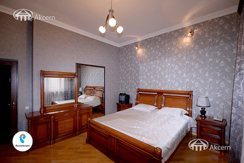 Առանձնատուն · 6 սեն. · 427 մ² · Կենտրոն