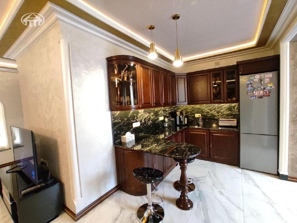 Apartment · 3 rooms · 86 m² · Kentron