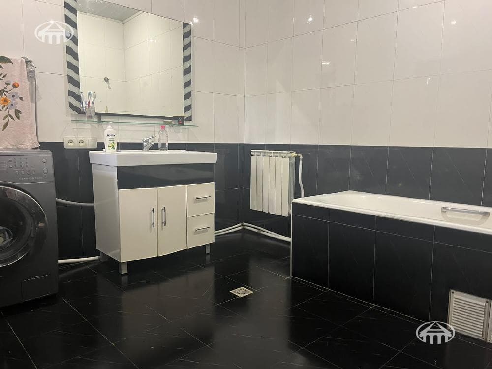 Mansion · 8 rooms · 425 m² · Gugark