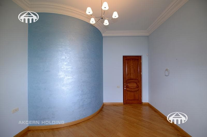 Особняк · 7 комн. · 243 м² · Кентрон