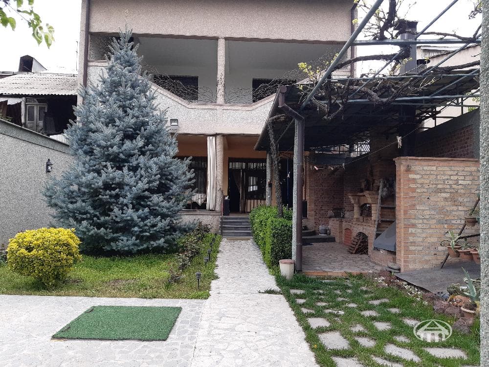 Дом · 5 комн. · 392 м² · Кентрон