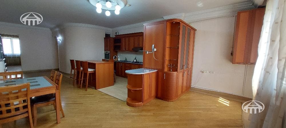 Բնակարան · 4 սեն. · 184 մ² · Կենտրոն