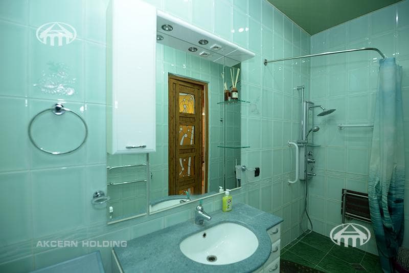 Квартира · 4 комн. · 160 м² · Кентрон