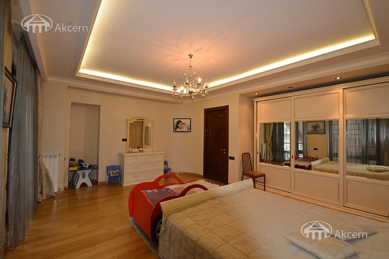 Mansion · 5 rooms · 745 m² · Arabkir