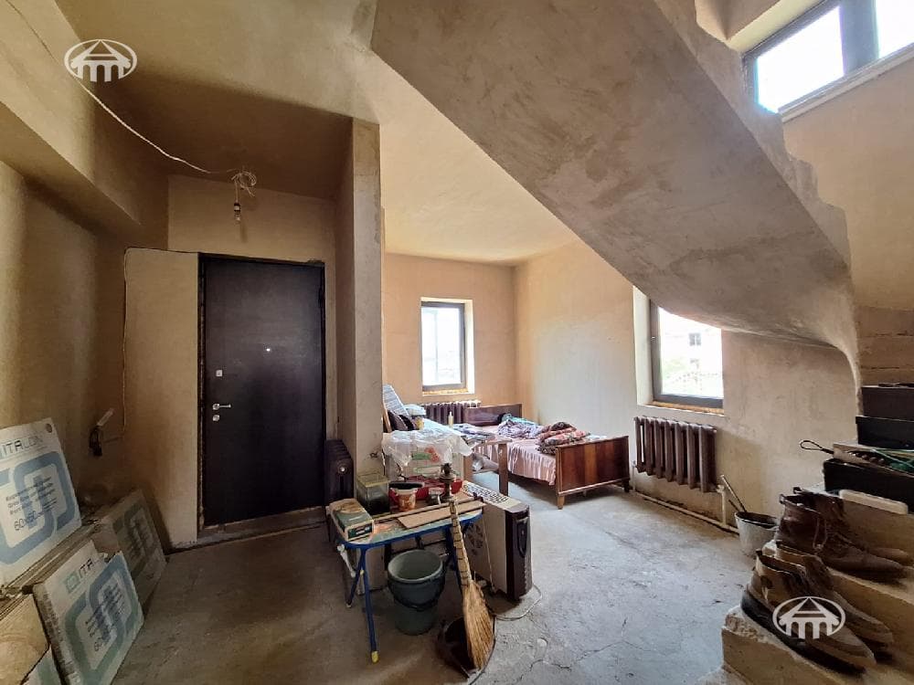 Особняк · 5 комн. · 240 м² · Аджапняк