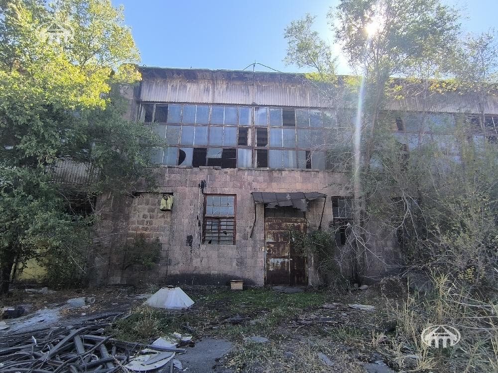 Land · 100,000 m² · Erebuni