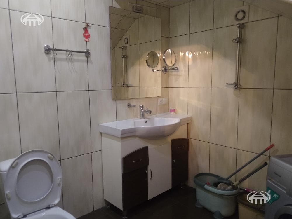 Квартира · 4 комн. · 184 м² · Кентрон