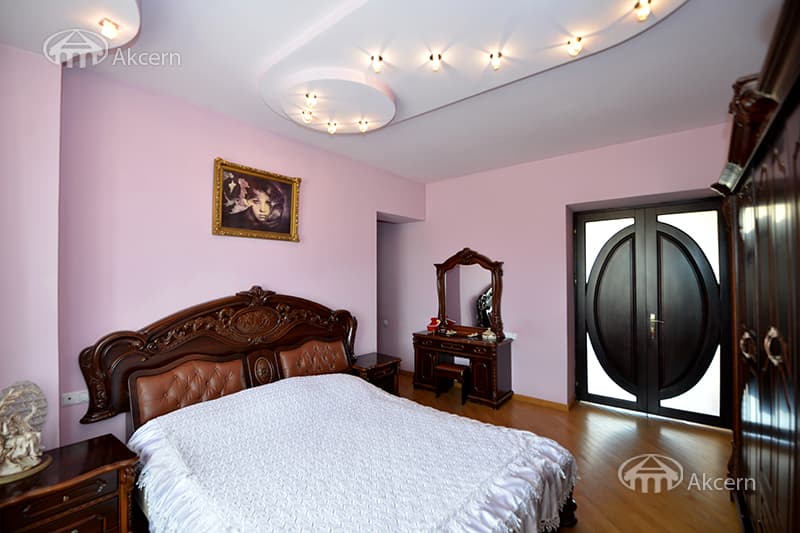 Mansion · 5 rooms · 320 m² · Nork-Marash