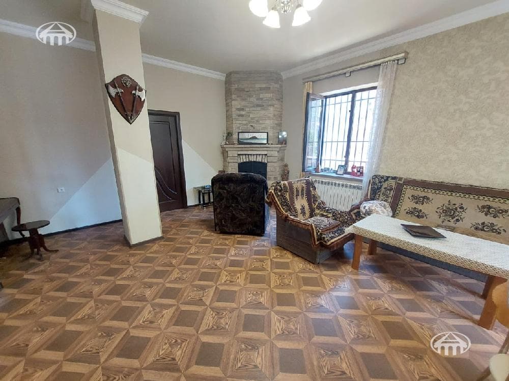 Особняк · 5 комн. · 266 м² · Аван