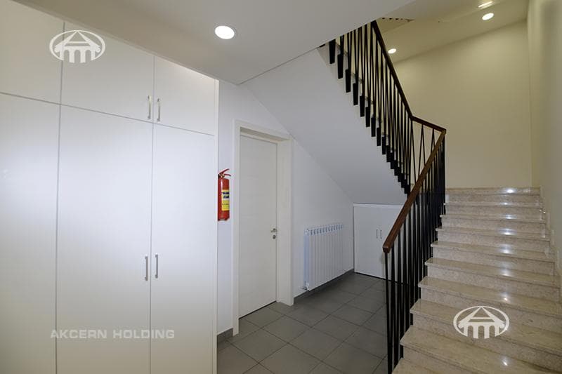 Mansion · 5 rooms · 777 m² · Avan