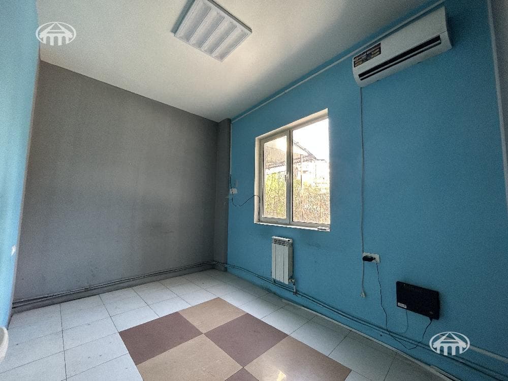 Գրասենյակ · 240 մ² · Կենտրոն