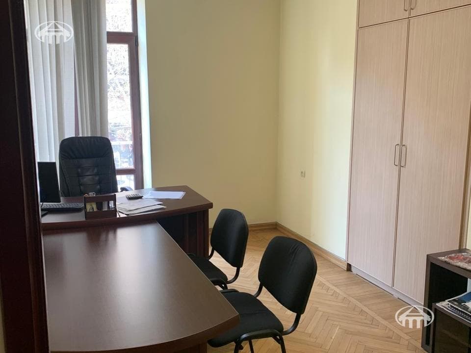 Բնակարան · 3 սեն. · 82 մ² · Կենտրոն