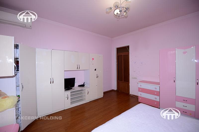 Особняк · 5 комн. · 327 м² · Аджапняк
