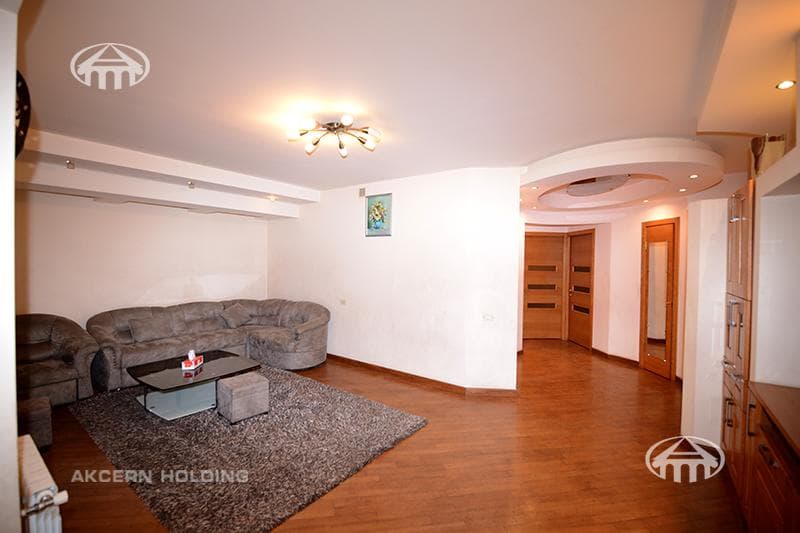 Квартира · 3 комн. · 90 м² · Кентрон