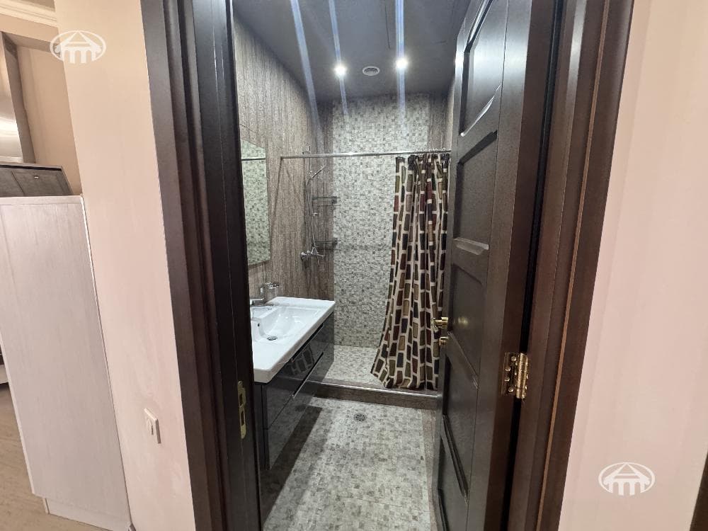 Квартира · 3 комн. · 160 м² · Кентрон