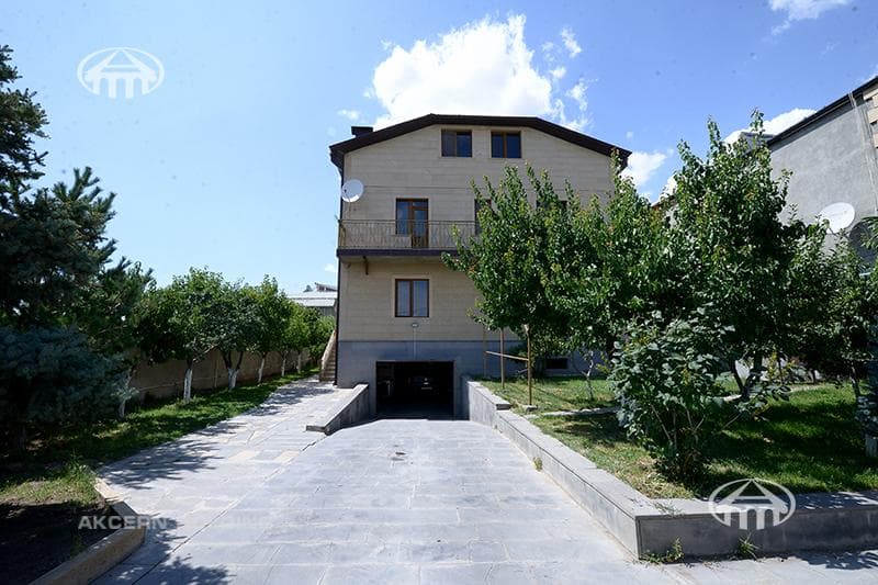 Mansion · 8 rooms · 607.5 m² · Qasax