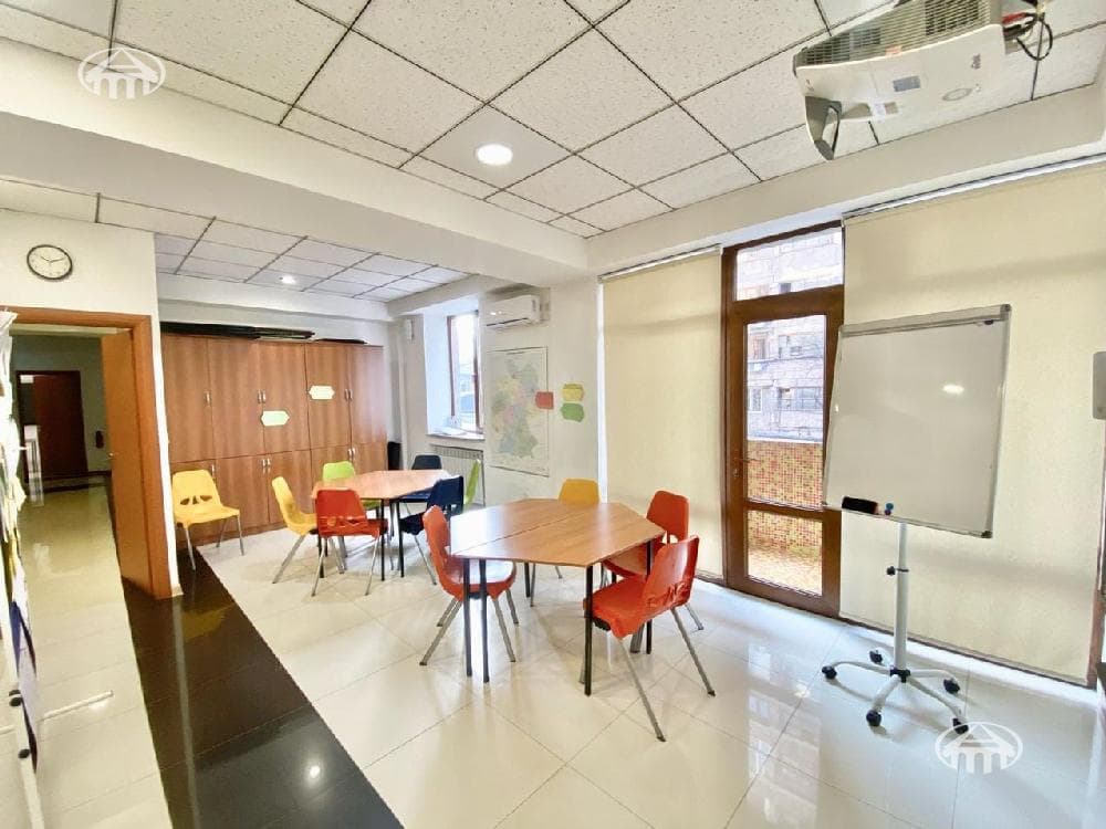 Խանութ · 411 մ² · Կենտրոն