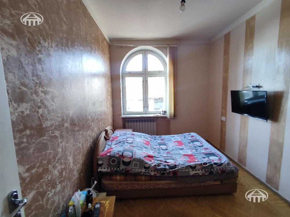 Особняк · 5 комн. · 600 м² · Аджапняк