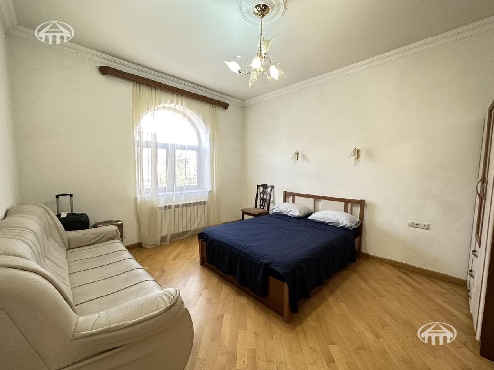 Mansion · 4 rooms · 220 m² · Arabkir