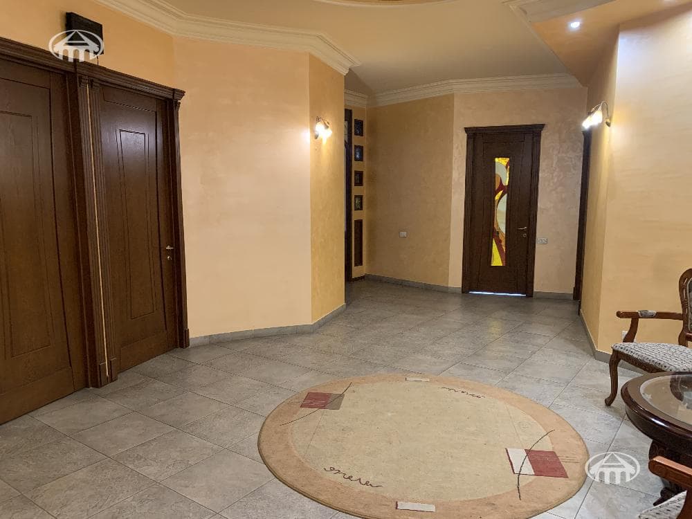 Apartment · 4 rooms · 192 m² · Kentron