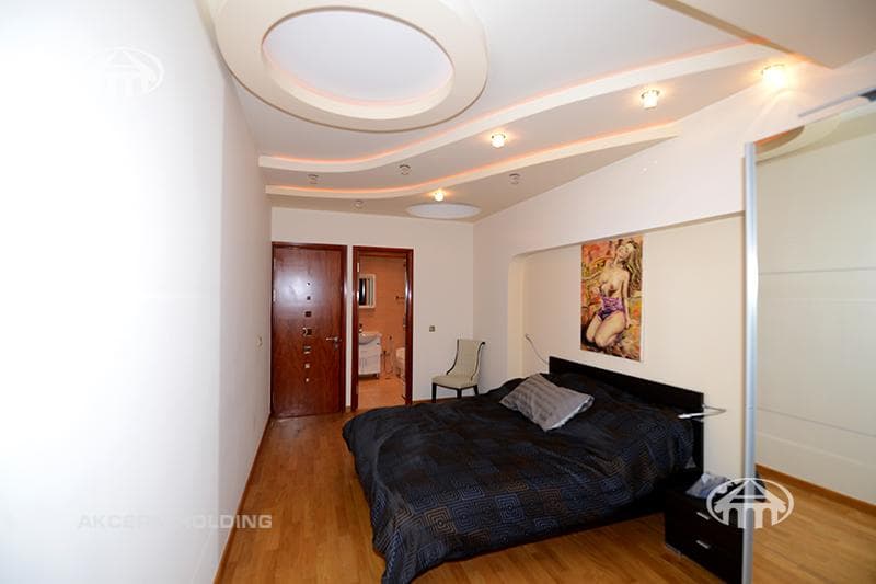 Apartment · 5 rooms · 298 m² · Kentron