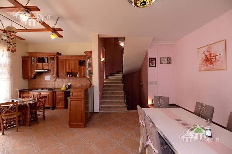 Hotel · 5 rooms · 540 m² · Kentron