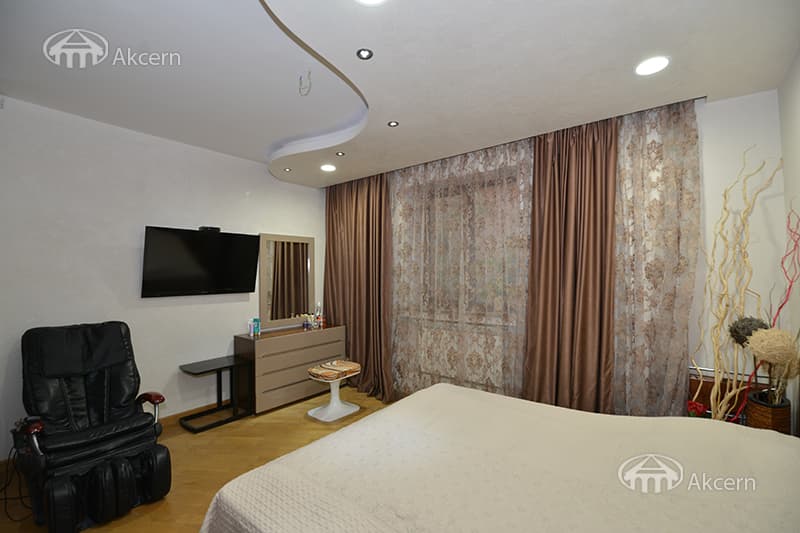 Дом · 9 комн. · 285 м² · Кентрон