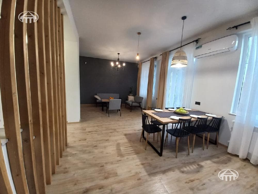 Առանձնատուն · 5 սեն. · 122 մ² · Զովունի