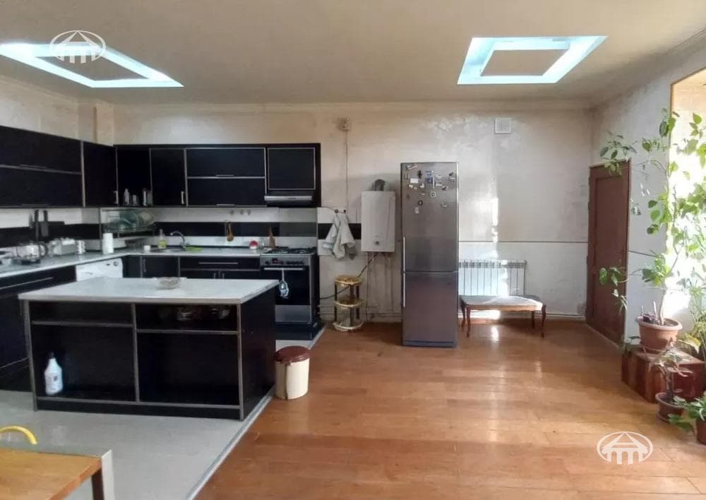 Квартира · 4 комн. · 122 м² · Арабкир