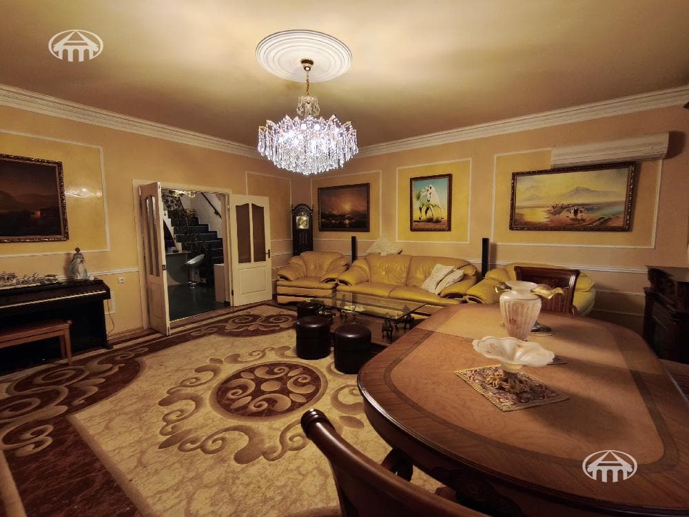 House · 6 rooms · 413 m² · Shengavit