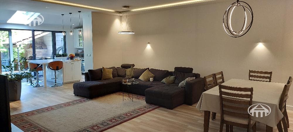 Особняк · 6 комн. · 320 м² · Птгни
