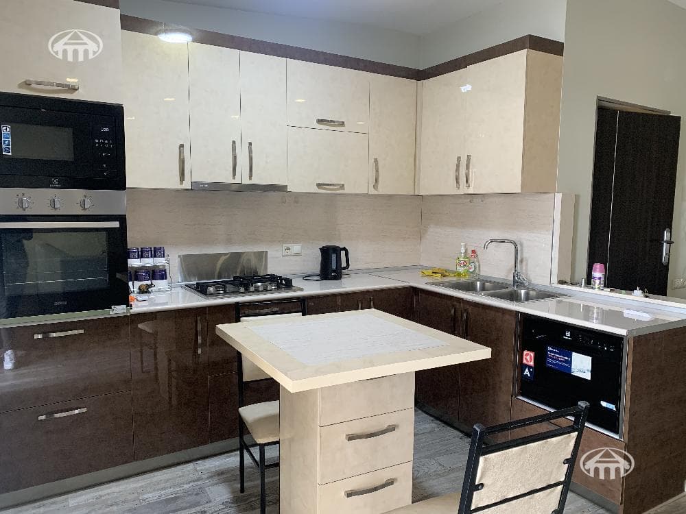 Квартира · 3 комн. · 120 м² · Арабкир