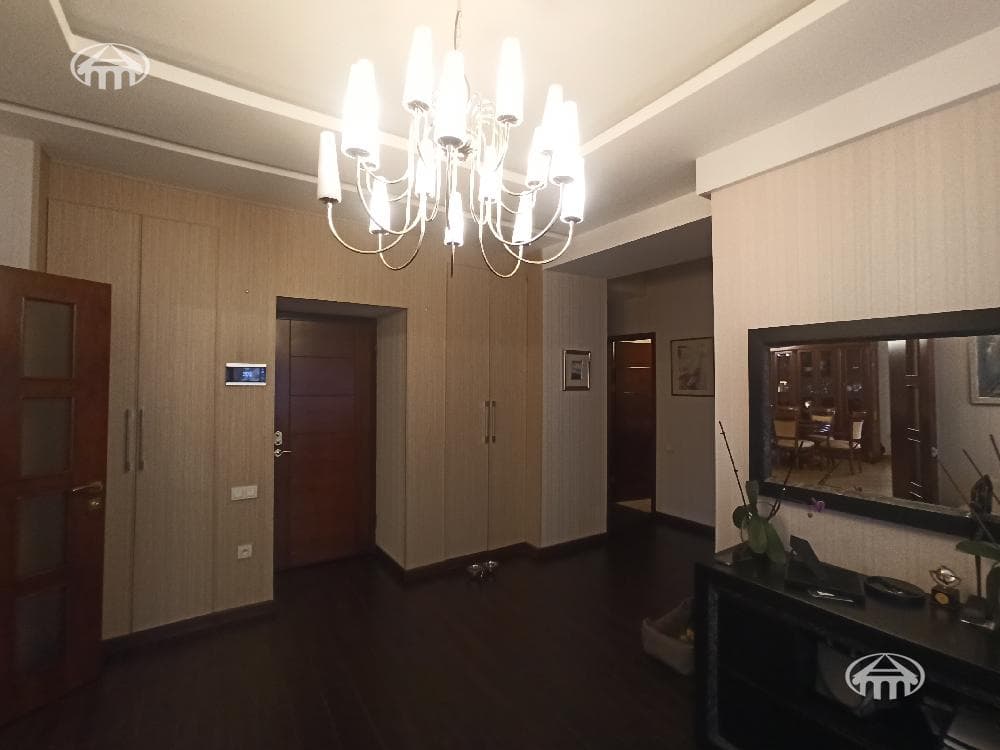 Квартира · 4 комн. · 171 м² · Арабкир