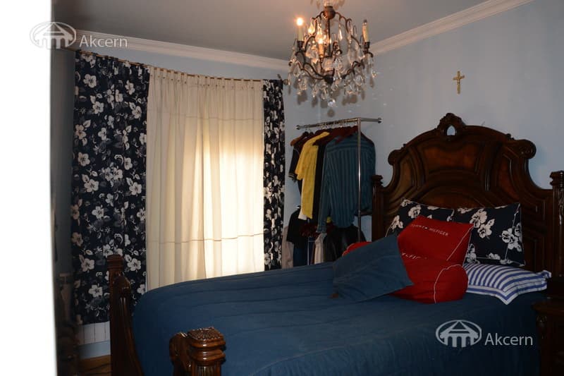 House · 5 rooms · 228 m² · Kentron