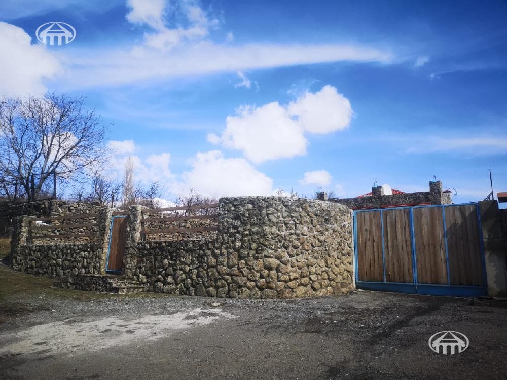 Mansion · 4 rooms · 244 m² · Saghmosavan