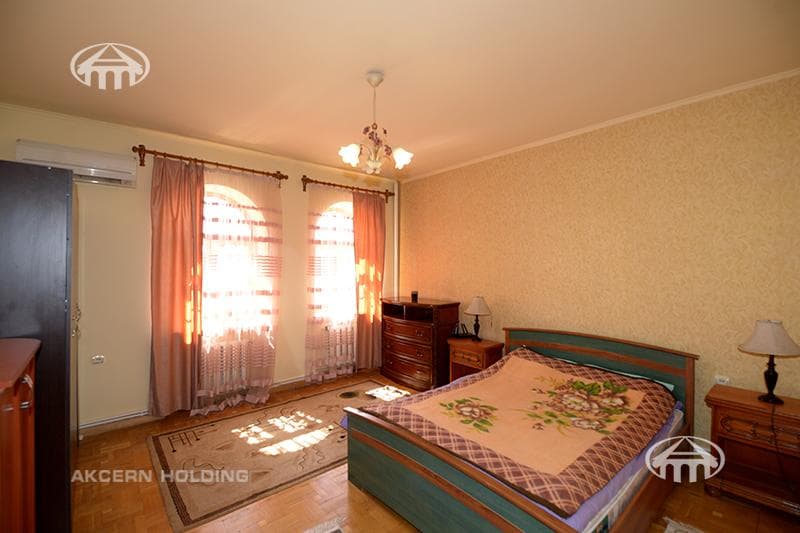 House · 5 rooms · 220 m² · Arabkir