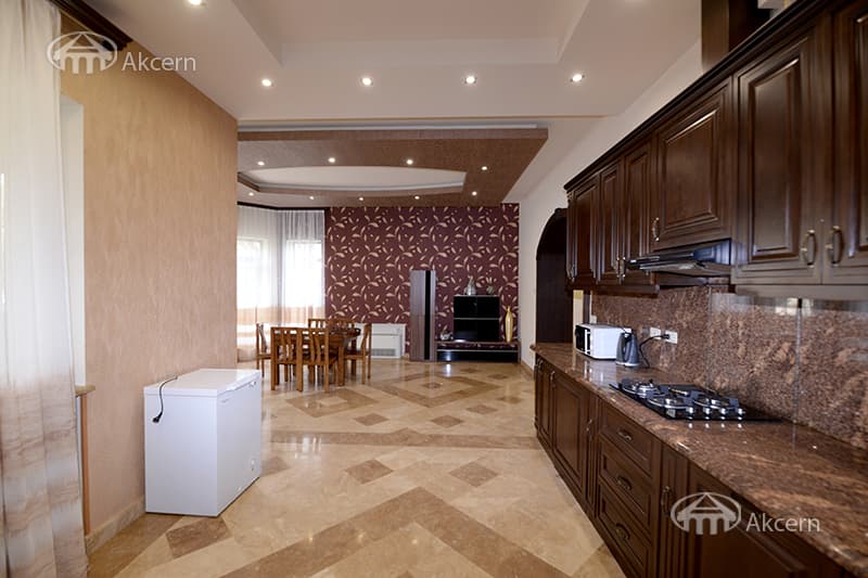 Mansion · 5 rooms · 394 m² · Vahagni