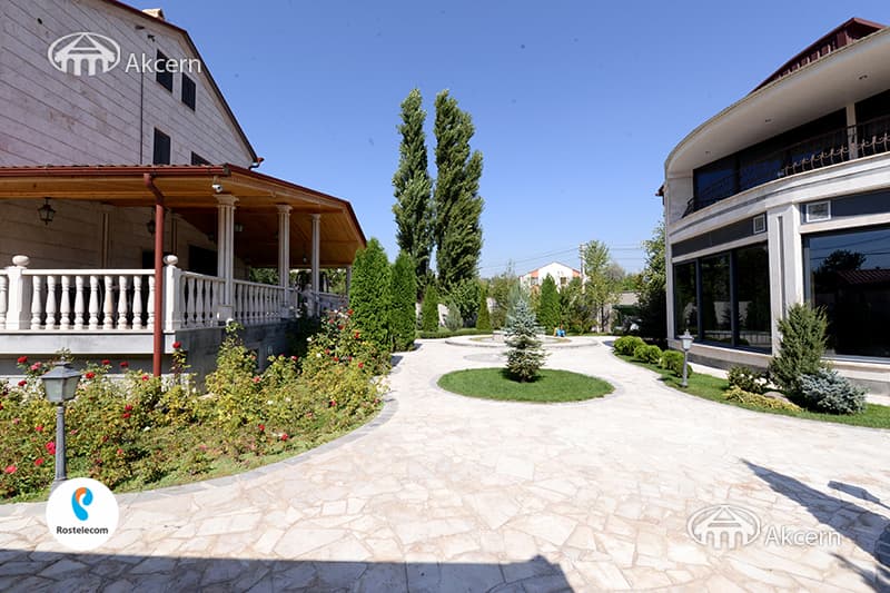 Mansion · 7 rooms · 729 m² · v. Arinj