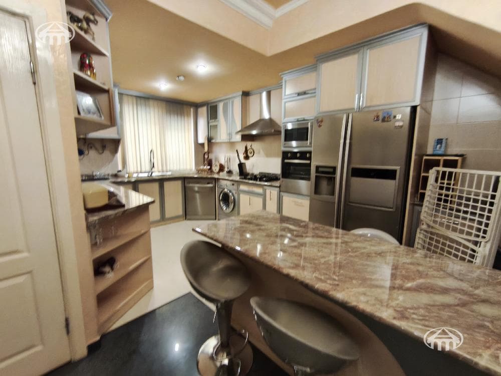 House · 6 rooms · 413 m² · Shengavit