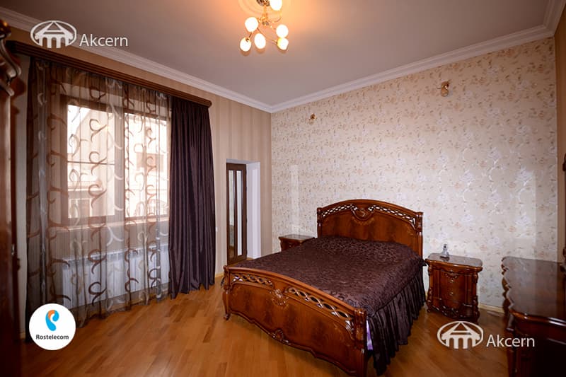 Առանձնատուն · 6 սեն. · 427 մ² · Կենտրոն