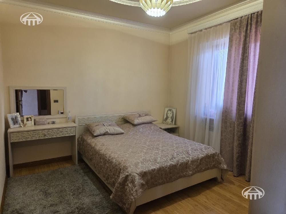 Особняк · 5 комн. · 280 м² · Аджапняк
