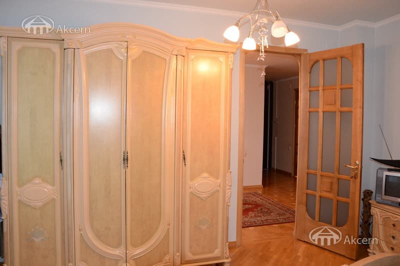 House · 6 rooms · 250 m² · Arabkir