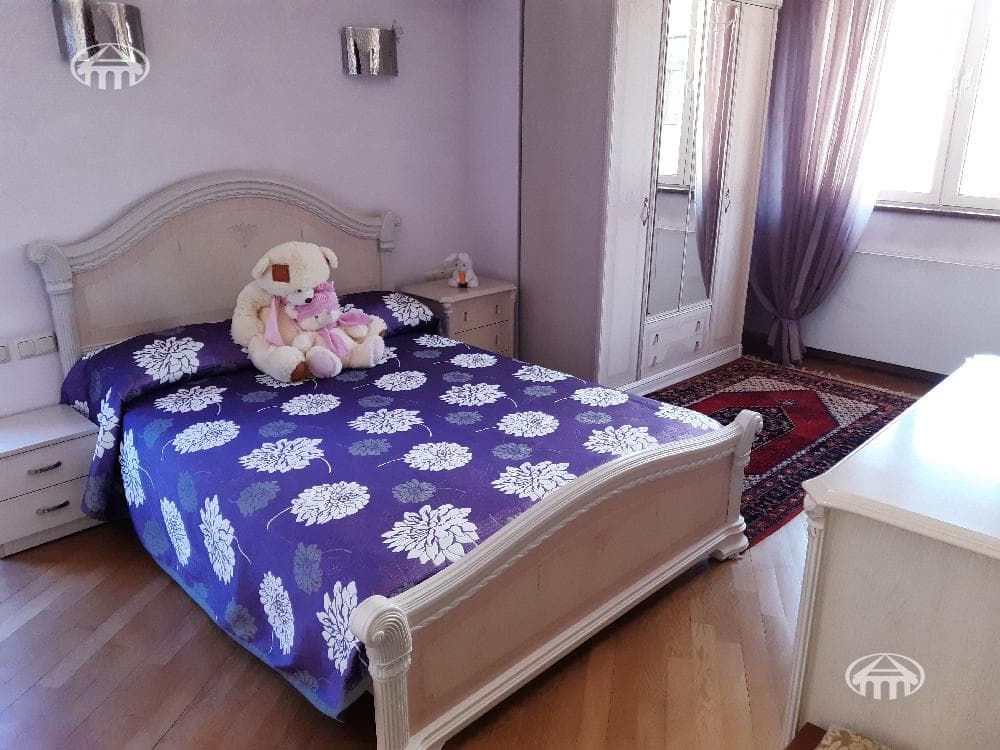 Квартира · 4 комн. · 135 м² · Кентрон
