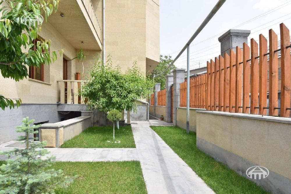 Mansion · 7 rooms · 400 m² · Arabkir