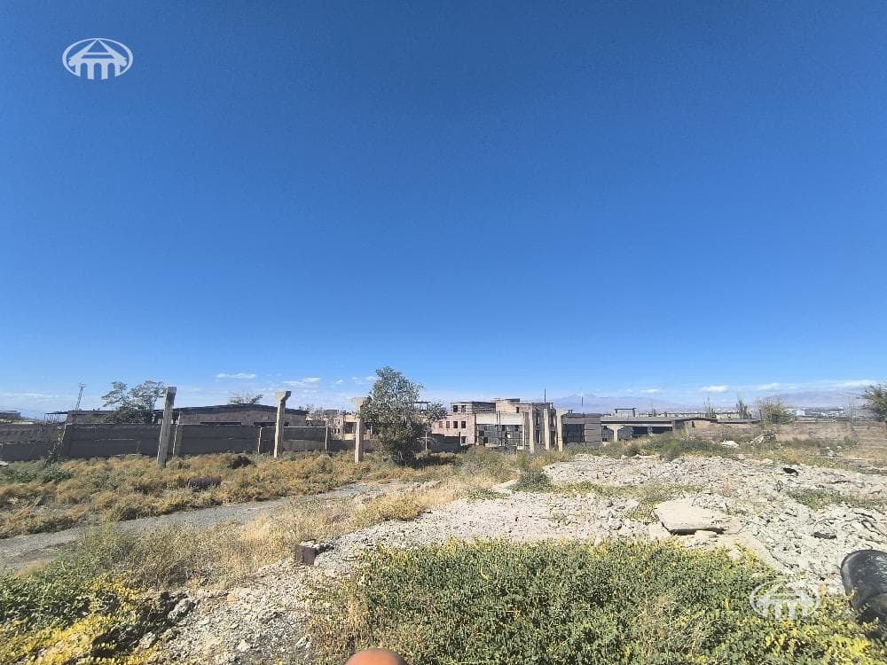 Land · 100,000 m² · Erebuni